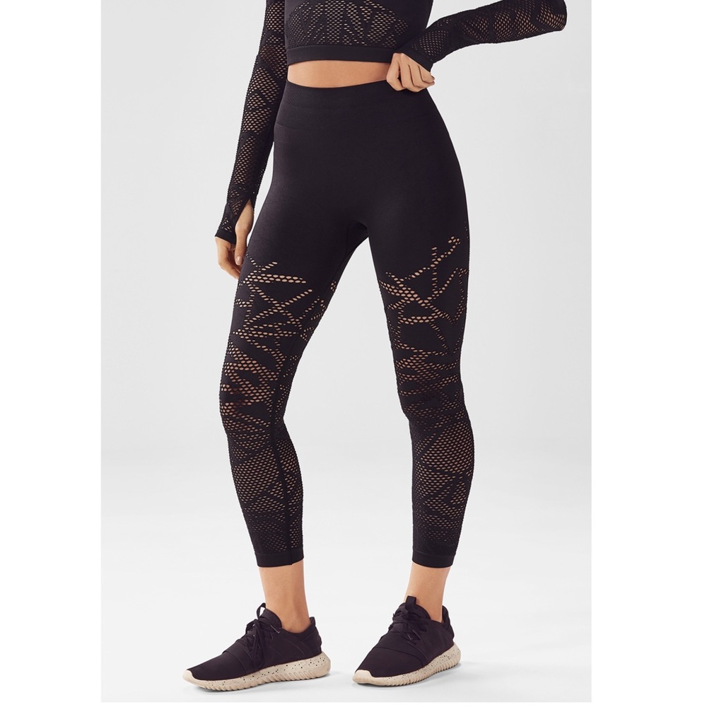 Fabletics - Seamless Mid-Rise Mesh Capri